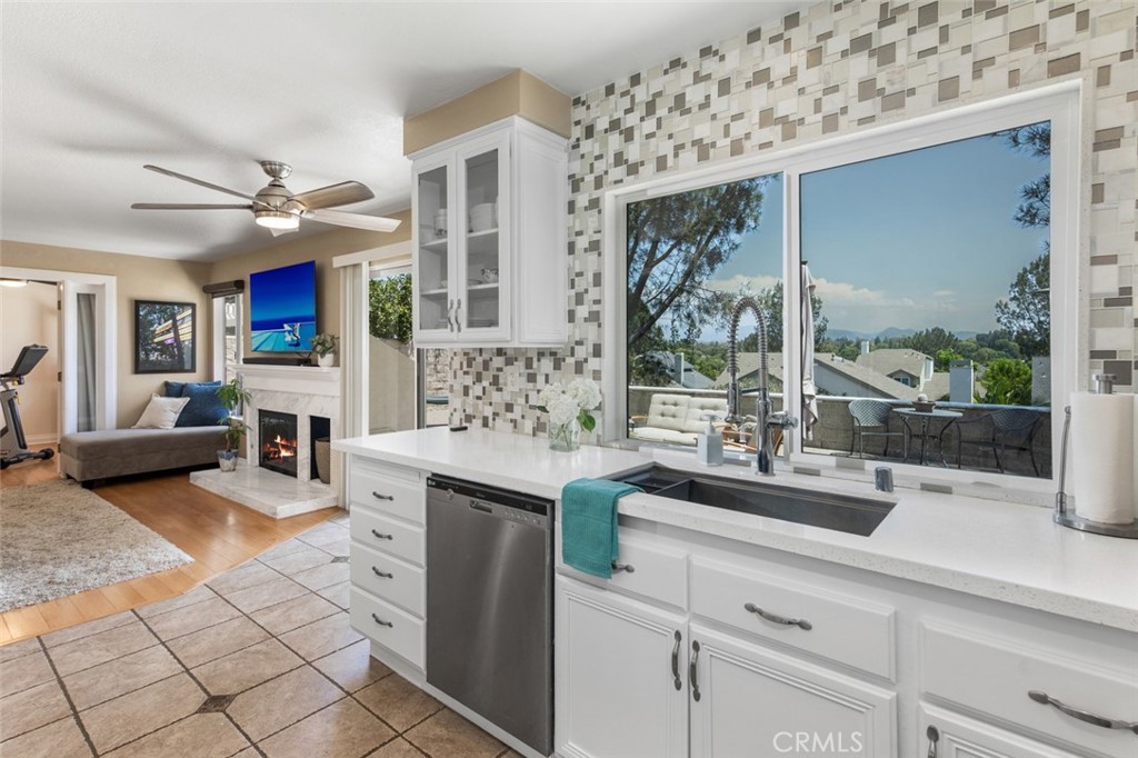 Quartz Countertops paired with timeless Mosaic Tile Backslash - 10 Windflower, Aliso Viejo CA 92656 - photo 8