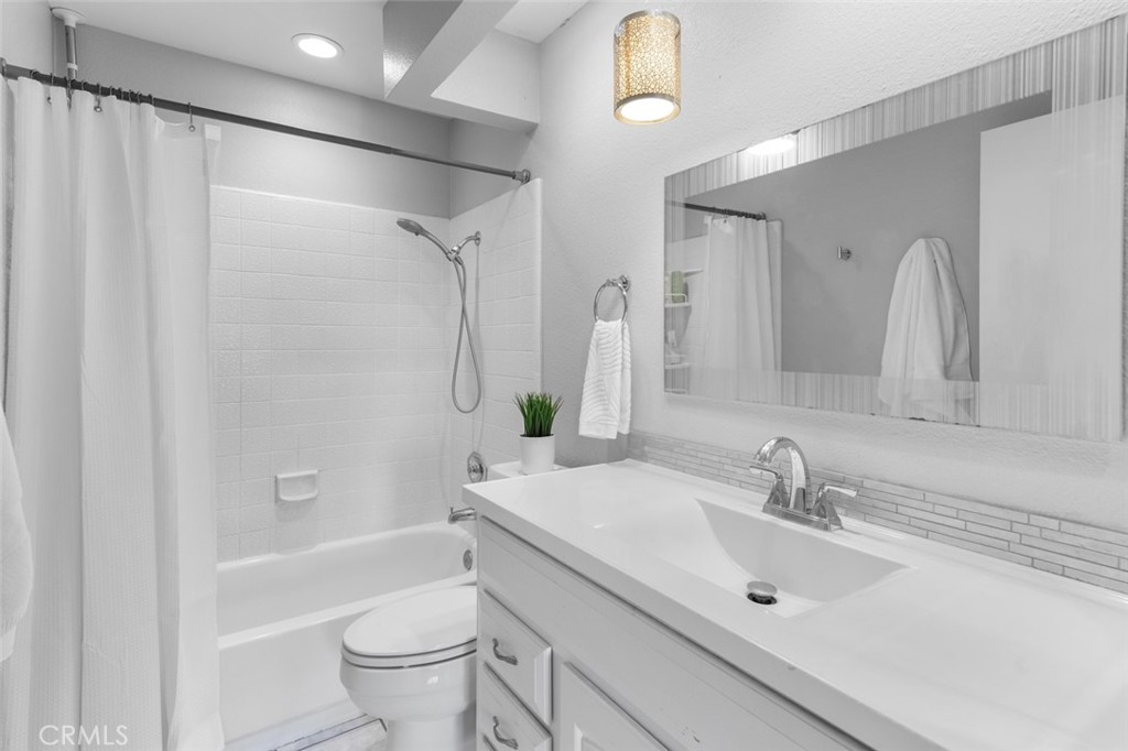 Updated Secondary Bathroom Upstairs - 10 Windflower, Aliso Viejo CA 92656 - photo 25