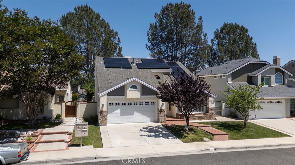 Nice wide streets in the community, with terraced green belts providing extra privacy - 10 Windflower, Aliso Viejo CA 92656 - photo 27