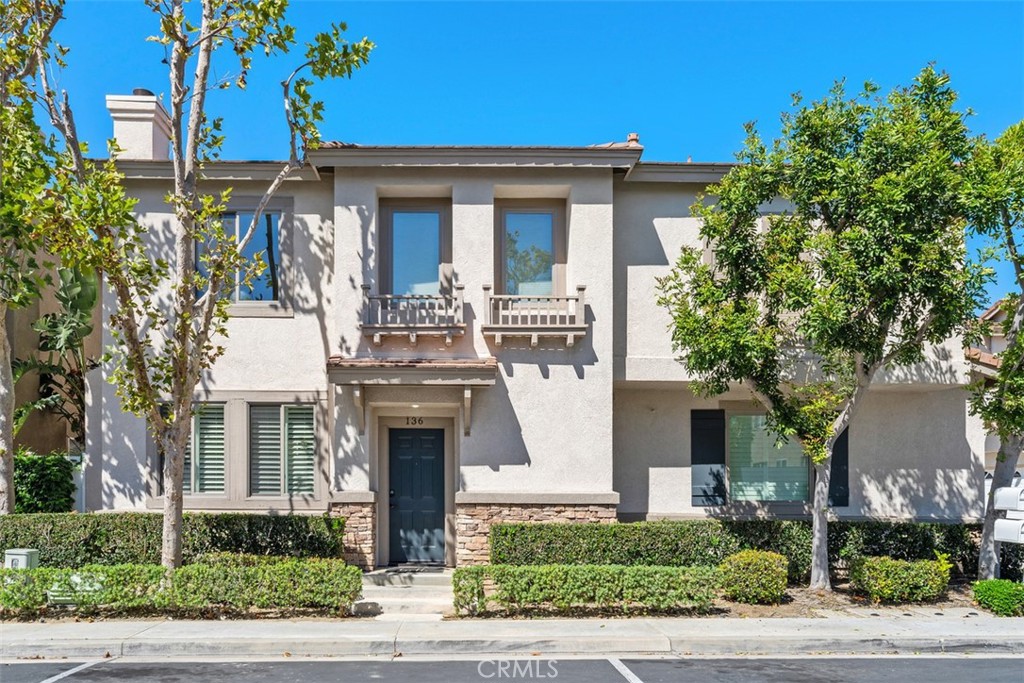Welcome to 136 Woodcrest Lane in the desirable Vista Plaza community of Aliso Viejo. - 136 Woodcrest Lane, Aliso Viejo CA 92656 - photo 1