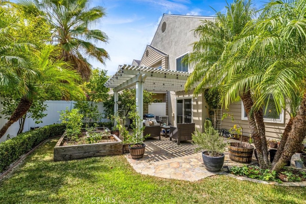 16 Pineoak, Aliso Viejo CA 92656 - photo 2