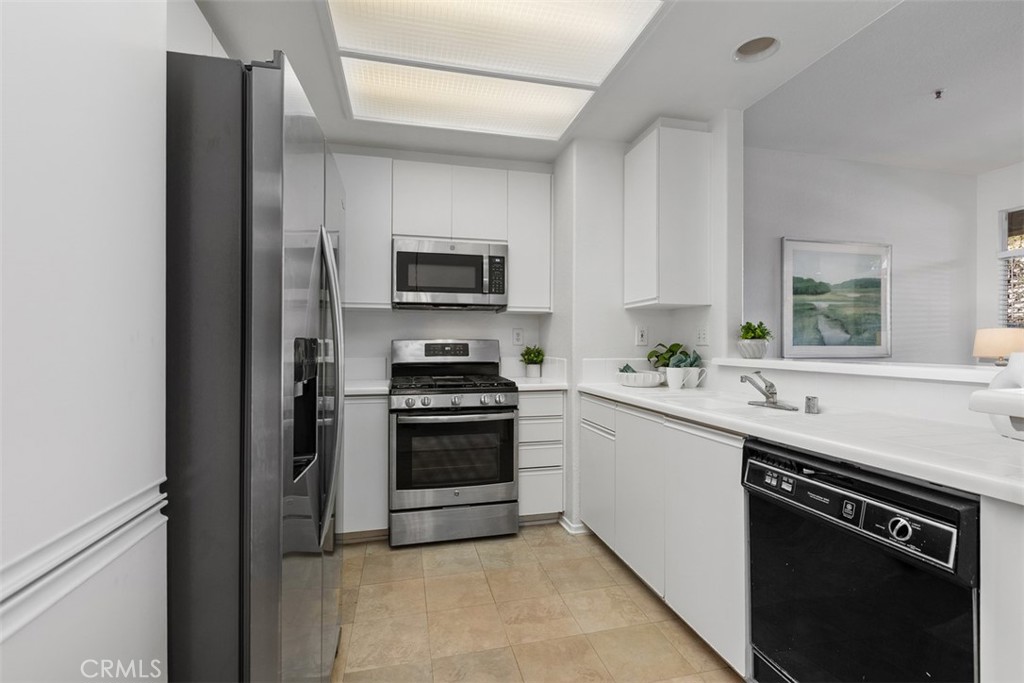 kitchen - 195 Cinnamon Teal, Aliso Viejo CA 92656 - photo 11