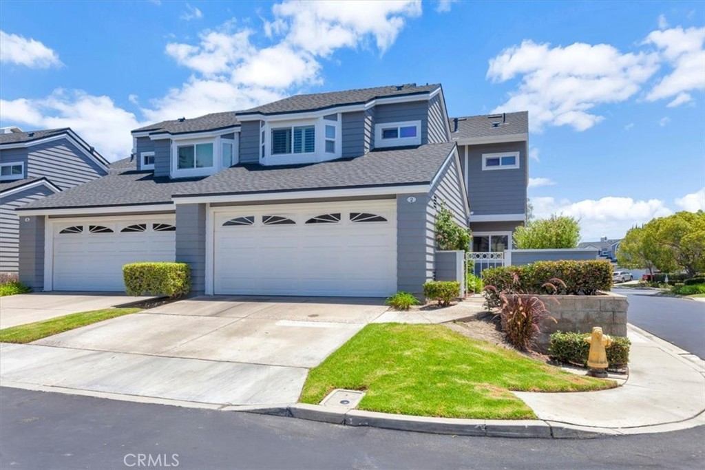 Long driveway, quiet end unit, private spa in back yard - PERFECTION! - 2 Willowood, Aliso Viejo CA 92656 - photo 1