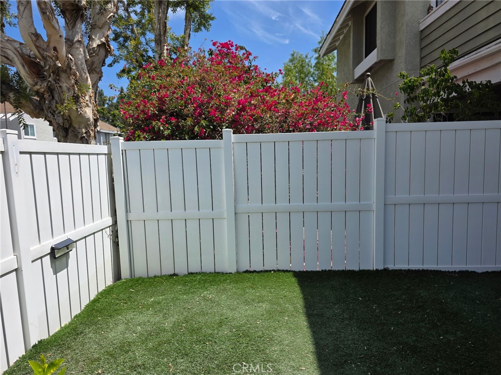 Vinyl Fencing in Backyard. - 21 CAMBRIA Lane, Aliso Viejo CA 92656 - photo 35