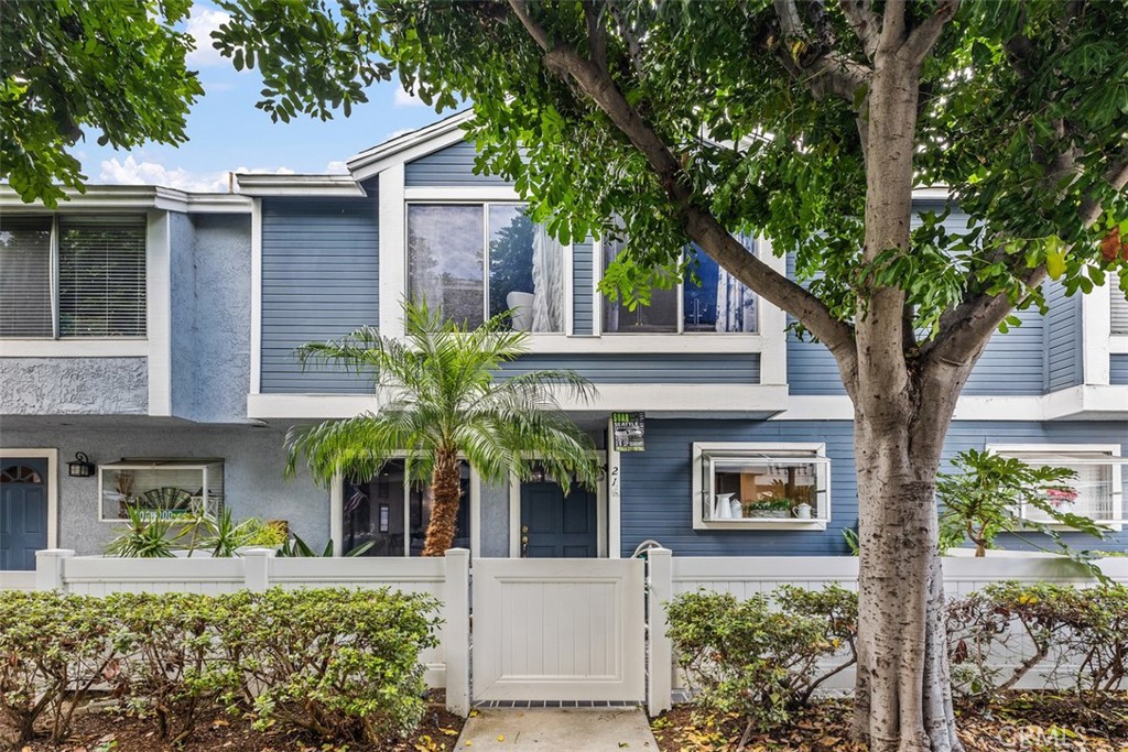 Welcome to 21 Dogwood Lane, situated in the coveted tree-lined community of Morningside Terrace. - 21 Dogwood Lane, Aliso Viejo CA 92656 - photo 1