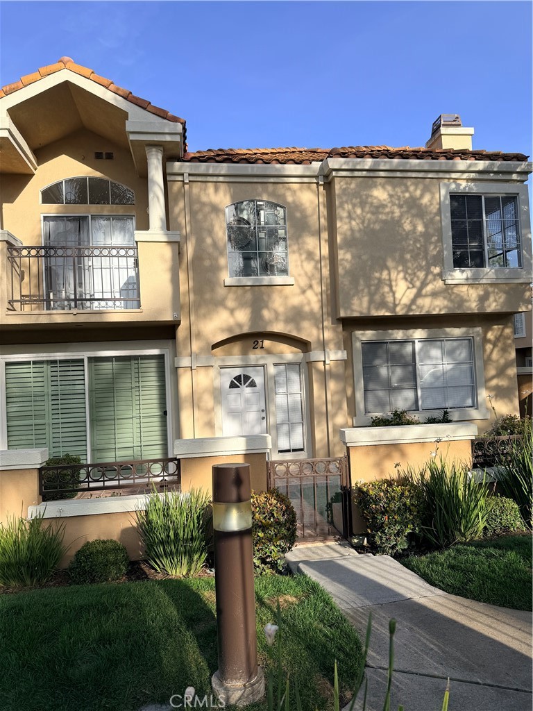21 Front Row, Aliso Viejo CA 92656 - photo 1
