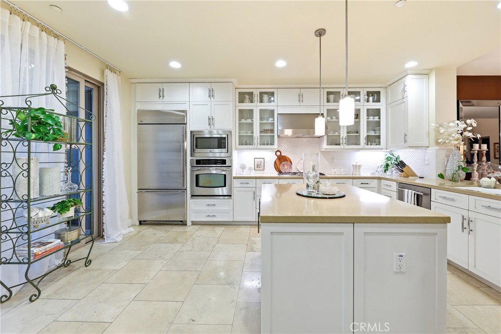 Add bistro set or leave space to waltz through your mornings - your choice - 23 Vantis, Aliso Viejo CA 92656 - photo 11