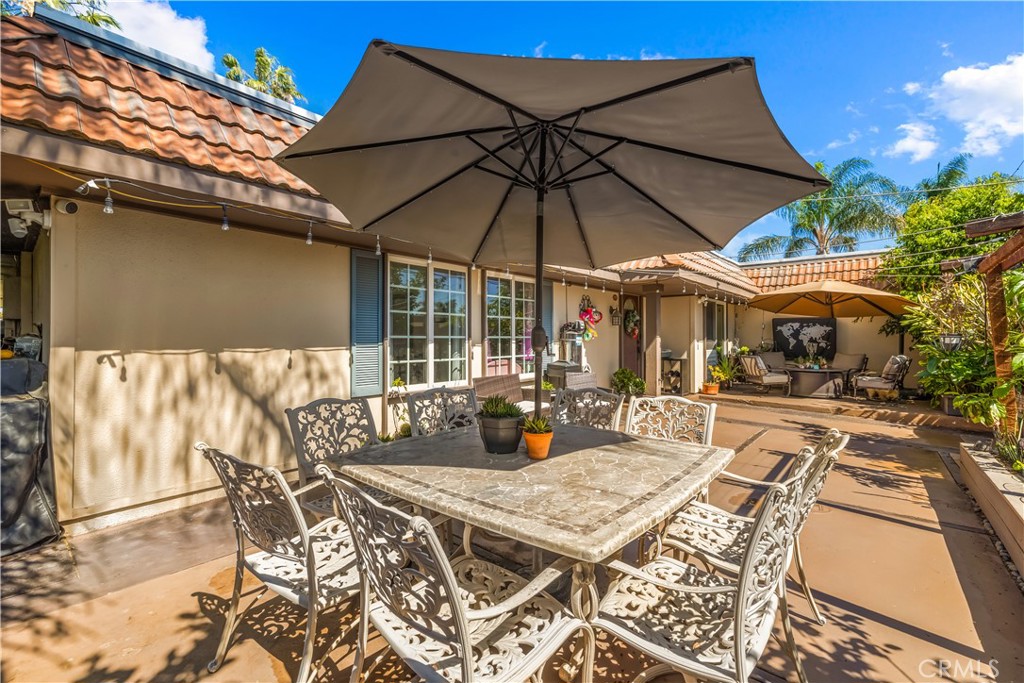 Enjoy your huge fenced in patio. Every bedroom window and living room slider opens to your own private yard. - 23391 Via San Gabriel, Aliso Viejo CA 92656 - photo 1