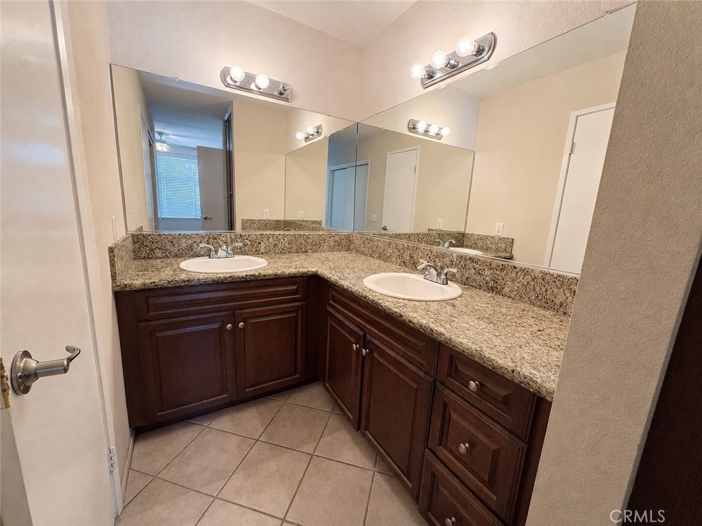 Double vanity - 23412 Pacific Park 39J, Aliso Viejo CA 92656 - photo 14