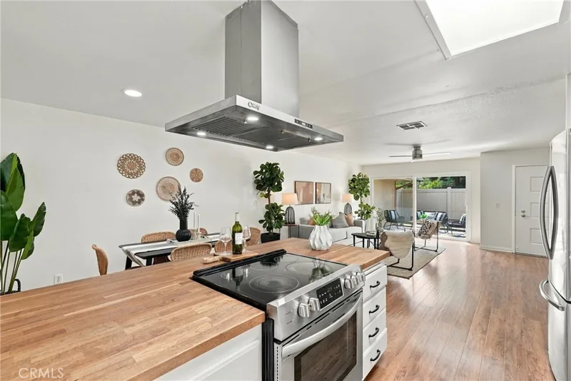 23496 Los Adornos, Aliso Viejo