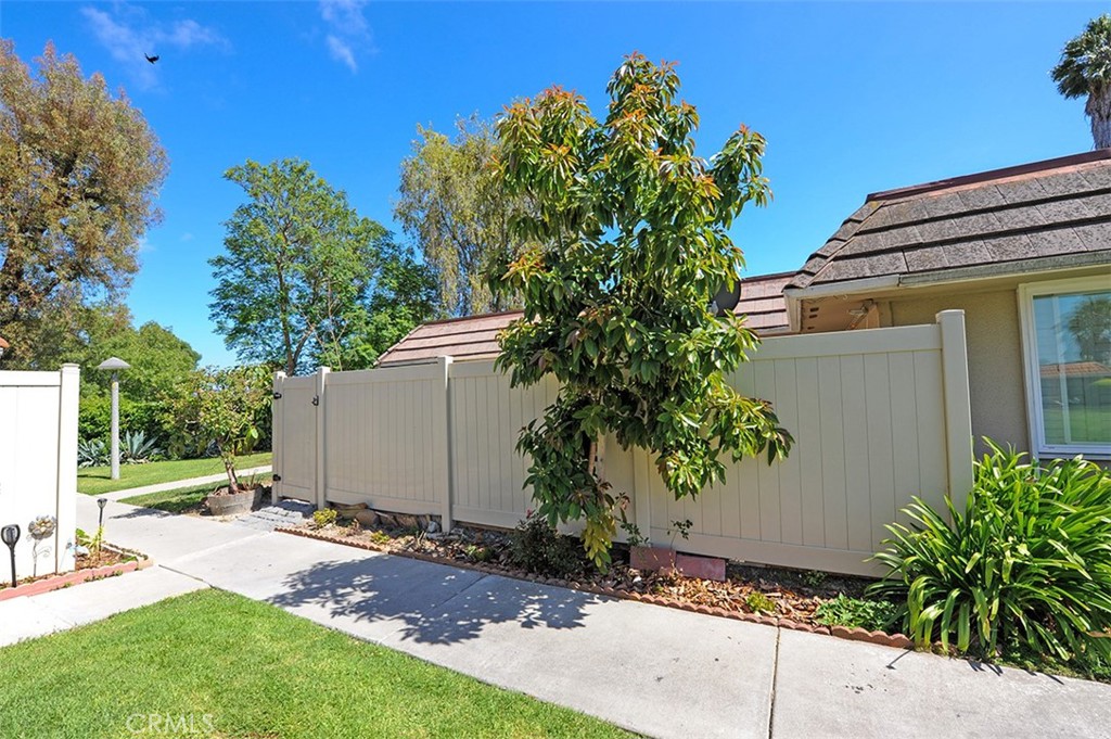 23526 Los Adornos, AV - 23526 Los Adornos, Aliso Viejo CA 92656 - photo 8