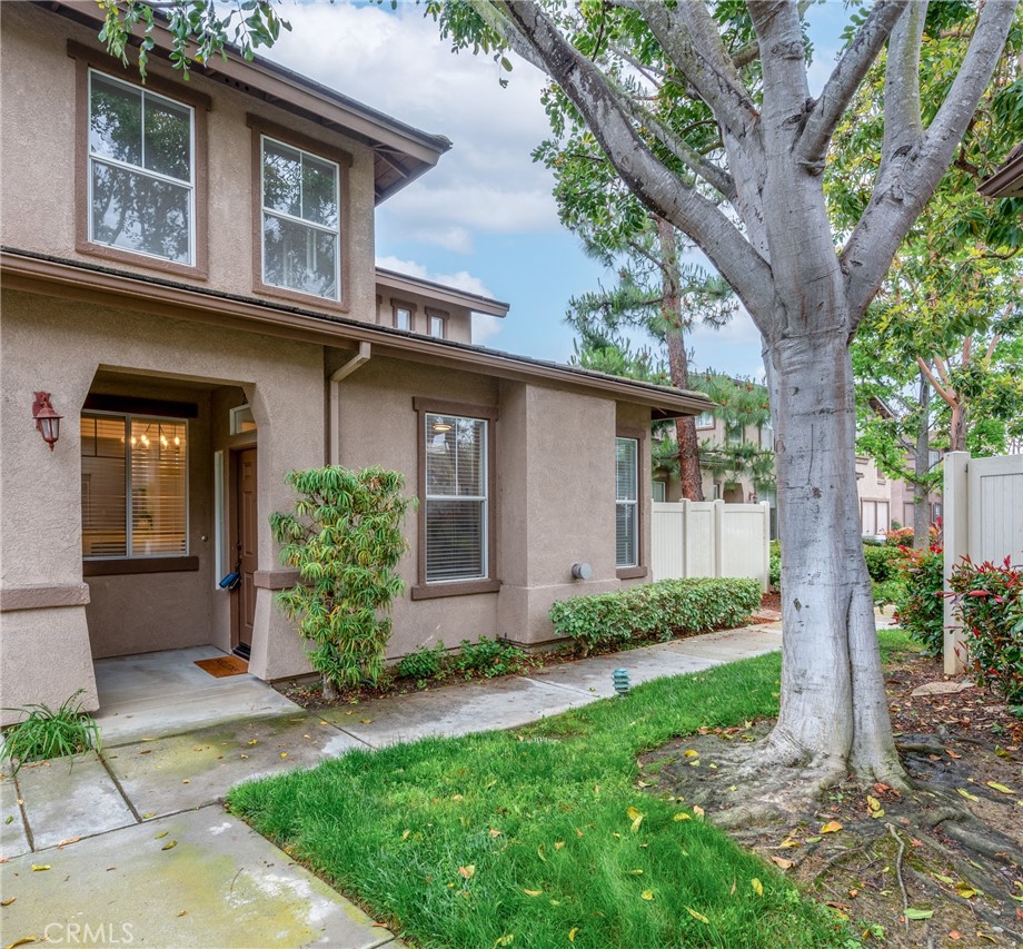Private Entry - 275 Woodcrest Lane, Aliso Viejo CA 92656 - photo 1