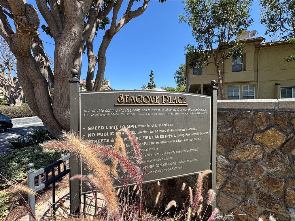 Private, patrolled Seacove Place community with low HOA amenities and coastal location. - 29 Waxwing, Aliso Viejo CA 92656 - photo 33