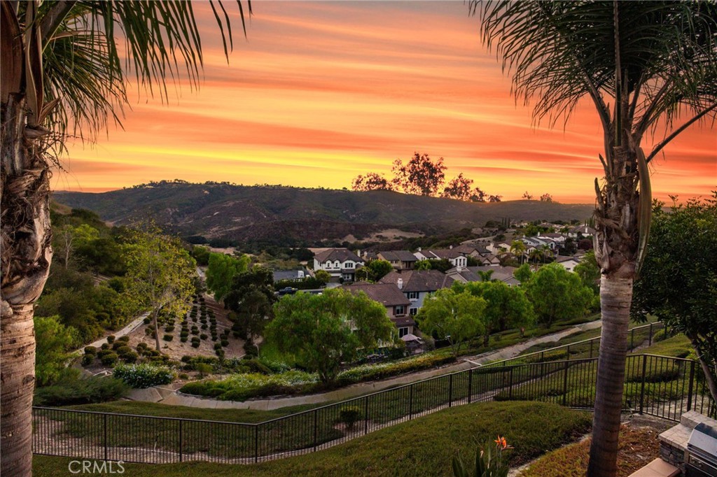 33 Glittering Sky, Aliso Viejo CA 92656 - photo 2