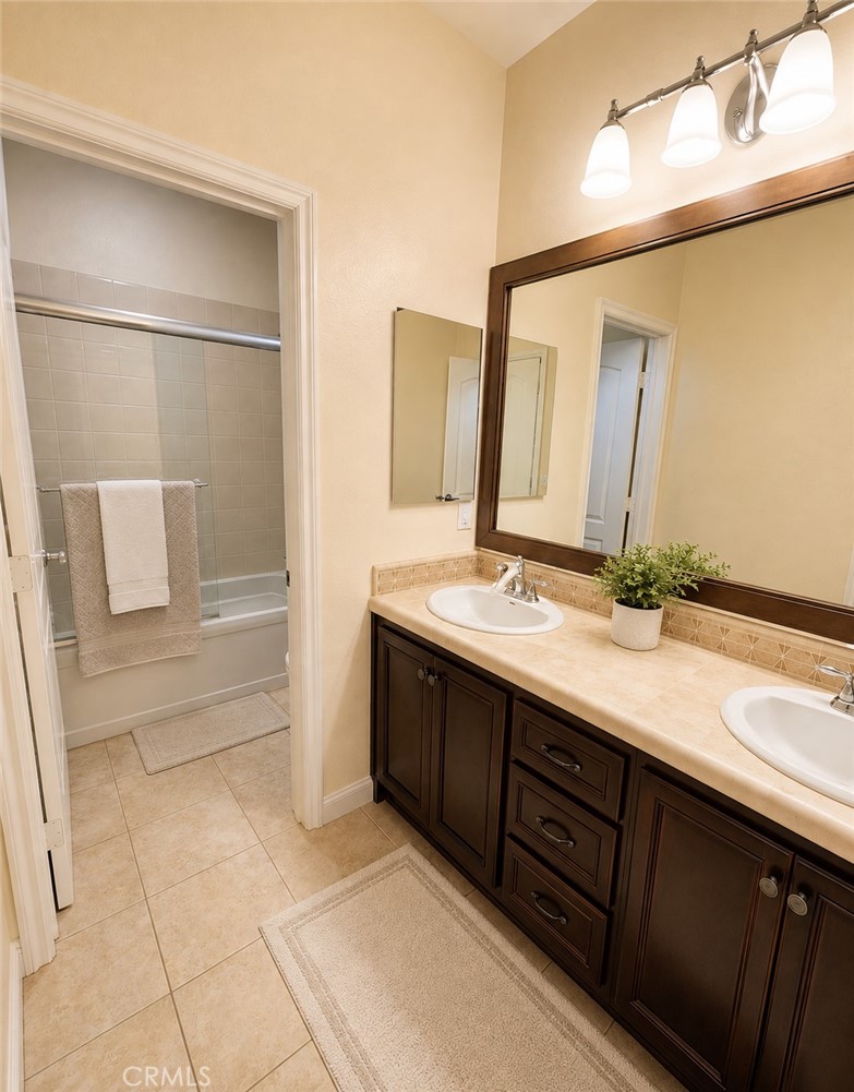Second Level Bathroom - 37 Rincon Way, Aliso Viejo CA 92656 - photo 22