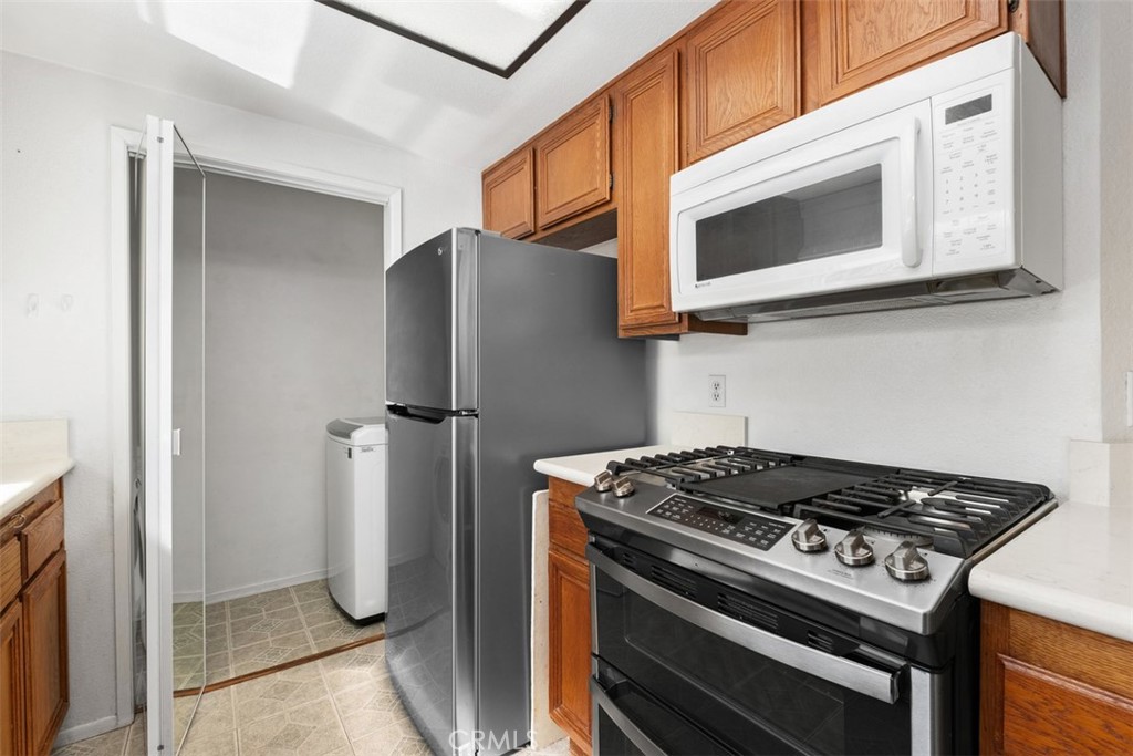 Newer Stainless-Steel Appliances;...Laundry Room with Washer/Dryer Included - 40 Hollyhock, Aliso Viejo CA 92656 - photo 11