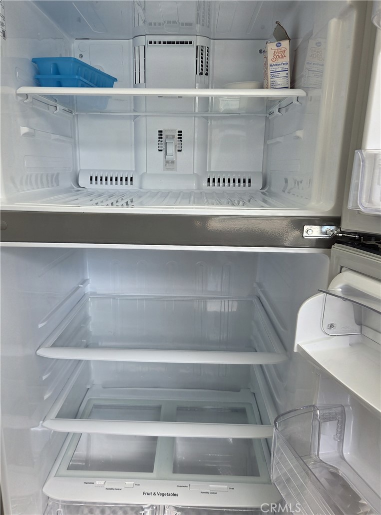Equipped with an exceptionally clean, move-in-ready refrigerator that shines like new. - 40 Hollyhock, Aliso Viejo CA 92656 - photo 12