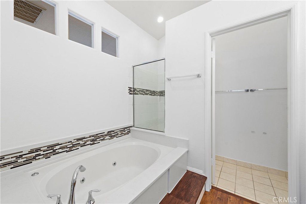 Large soaking, jetted tub and water closet. - 47 Donatello, Aliso Viejo CA 92656 - photo 16