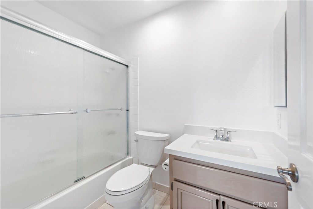 Secondary ensuite bathroom. - 47 Donatello, Aliso Viejo CA 92656 - photo 18