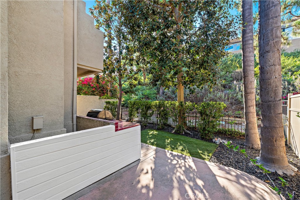 Lots of privacy in yard. Hillside behind. - 47 Donatello, Aliso Viejo CA 92656 - photo 22
