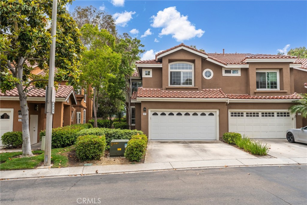 End Unit with 2 car driveway - 53 Matisse, Aliso Viejo CA 92656 - photo 1