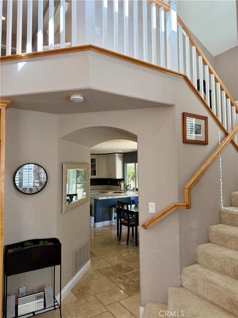 Two story entry with travertine floors and open sightlines to the kitchen - 6 Mallorn, Aliso Viejo CA 92656 - photo 4