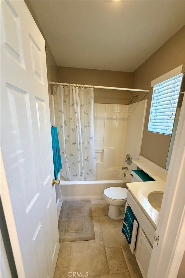 Jack and Jill bath serves both secondary bedrooms, each with its own door - 6 Mallorn, Aliso Viejo CA 92656 - photo 21