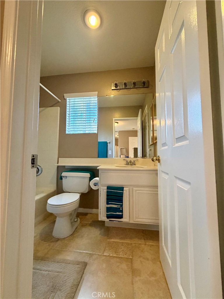 Jack and Jill bath serves both secondary bedrooms, each with its own door - 6 Mallorn, Aliso Viejo CA 92656 - photo 22