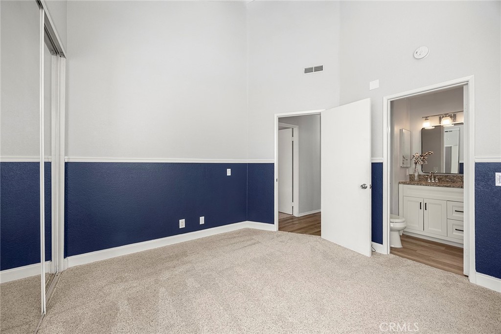 Everyone deserves a space to call their own. This spacious secondary suite offers soaring ceilings, a private full bathr - 66 Cinnamon Teal, Aliso Viejo CA 92656 - photo 28