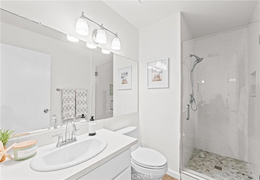 Guest bath with remodeled shower. - 68 Verdin Lane, Aliso Viejo CA 92656 - photo 8