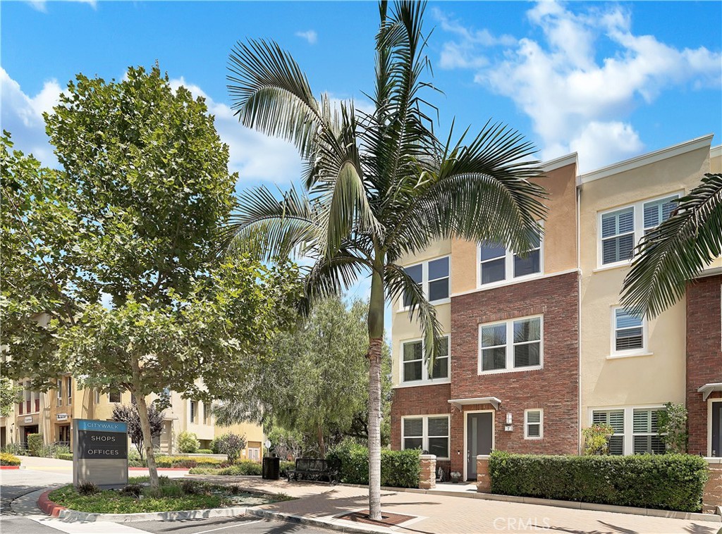 End unit in Vantis! - 7 Vantis Drive, Aliso Viejo CA 92656 - photo 1