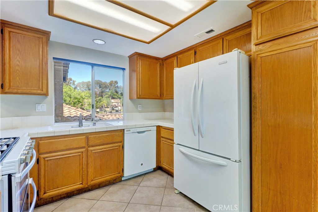 79 Conch Reef, Aliso Viejo CA 92656 - photo 4