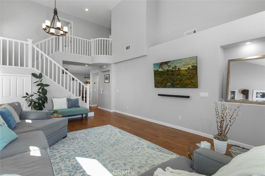 Area for a Wall mounted TV and Art Niche, with views to the upstairs landing - 9 Sequoia, Aliso Viejo CA 92656 - photo 3