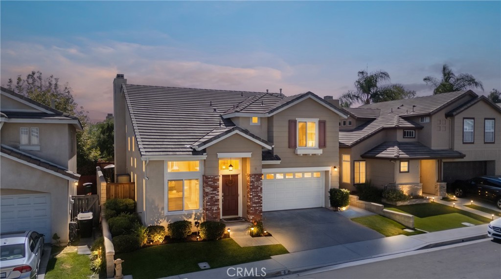 Enjoy the low maintenance front yard with turf lawn and nice Evening lighting - 9 Sequoia, Aliso Viejo CA 92656 - photo 29