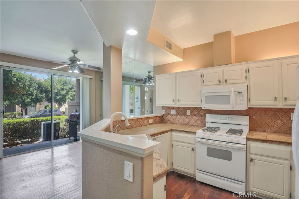Upgraded kitchen - 1069 S Positano, Anaheim Hills CA 92808 - photo 6
