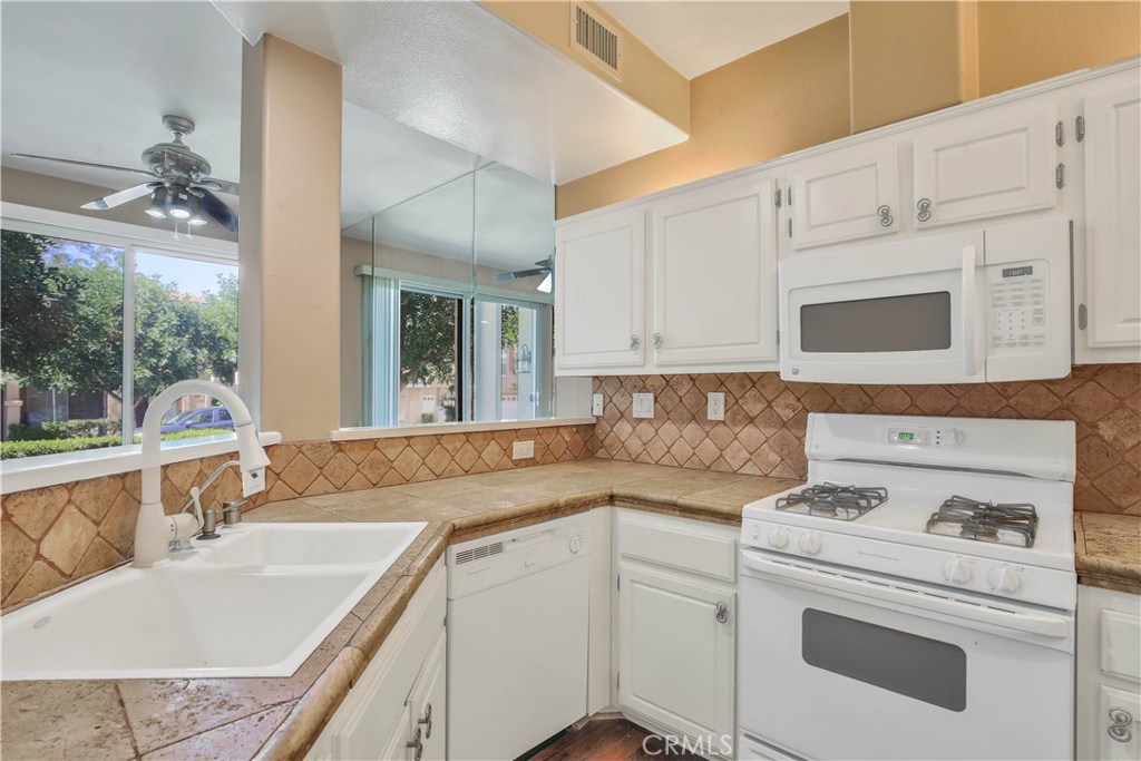 Another view of beautiful kitchen - 1069 S Positano, Anaheim Hills CA 92808 - photo 7