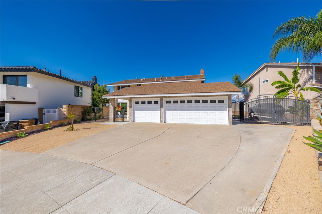 Large Driveway with extra parking and RV/Boat gated area - 5217 E Rolling Hills Drive, Anaheim Hills CA 92807 - photo 4