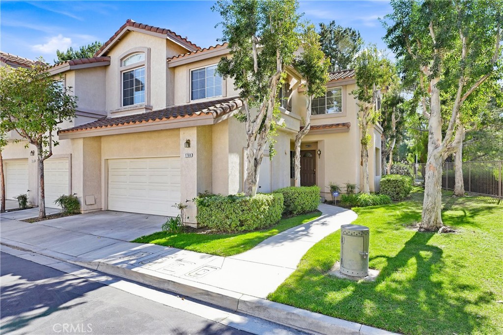 End Unit - Beautiful Front Lawn - 7700 E Viewrim, Anaheim Hills CA 92808 - photo 1