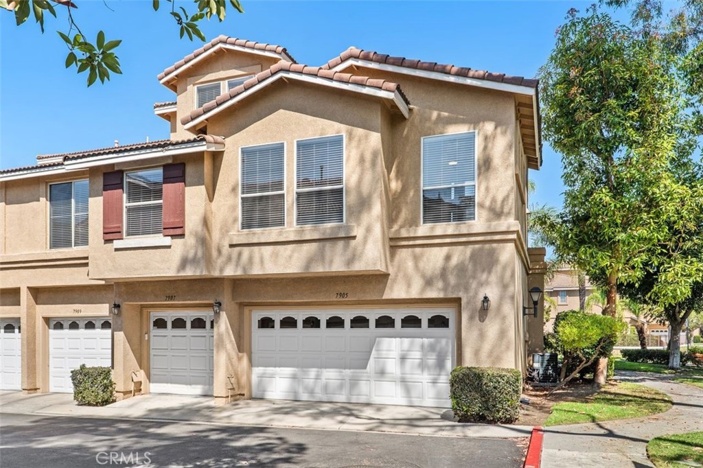 end unit with 2 car garage - 7905 E Monte Carlo, Anaheim Hills CA 92808 - photo 1
