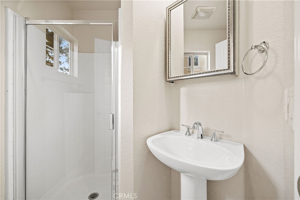 Second floor suite bath - 8125 E Santo Court, Anaheim Hills CA 92808 - photo 17