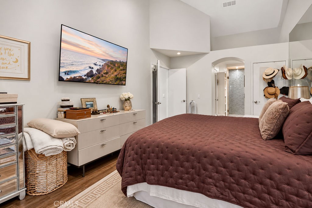 Primary Bedroom: Looking to Ensuite Bathroom (BR1) - 881 S Trailblazer Circle, Anaheim Hills CA 92807 - photo 16