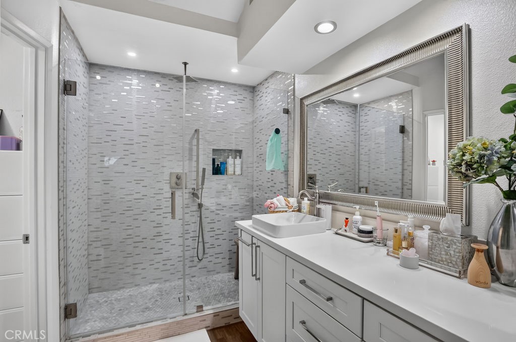 Primary Ensuite Bath - 881 S Trailblazer Circle, Anaheim Hills CA 92807 - photo 17