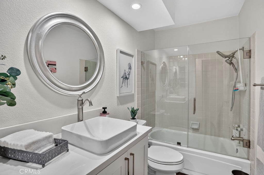 Secondary Bathroom - 881 S Trailblazer Circle, Anaheim Hills CA 92807 - photo 19