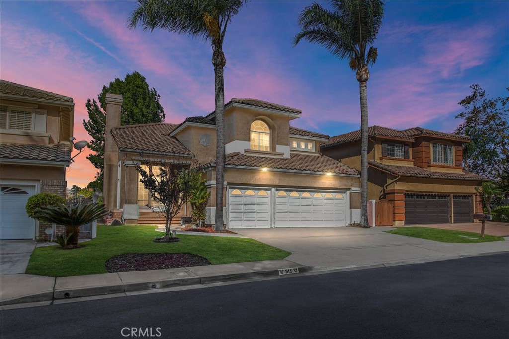 Set at the top of Anaheim Hills - 915 S Cottontail Lane, Anaheim Hills CA 92808 - photo 1