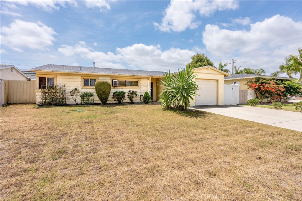 10261 D Este, Anaheim CA 92804 - photo 1