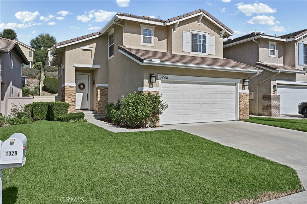 Well cared for Anaheim Hills home with gorgeous green front lawn - 1028 S Brianna Way, Anaheim CA 92808 - photo 52