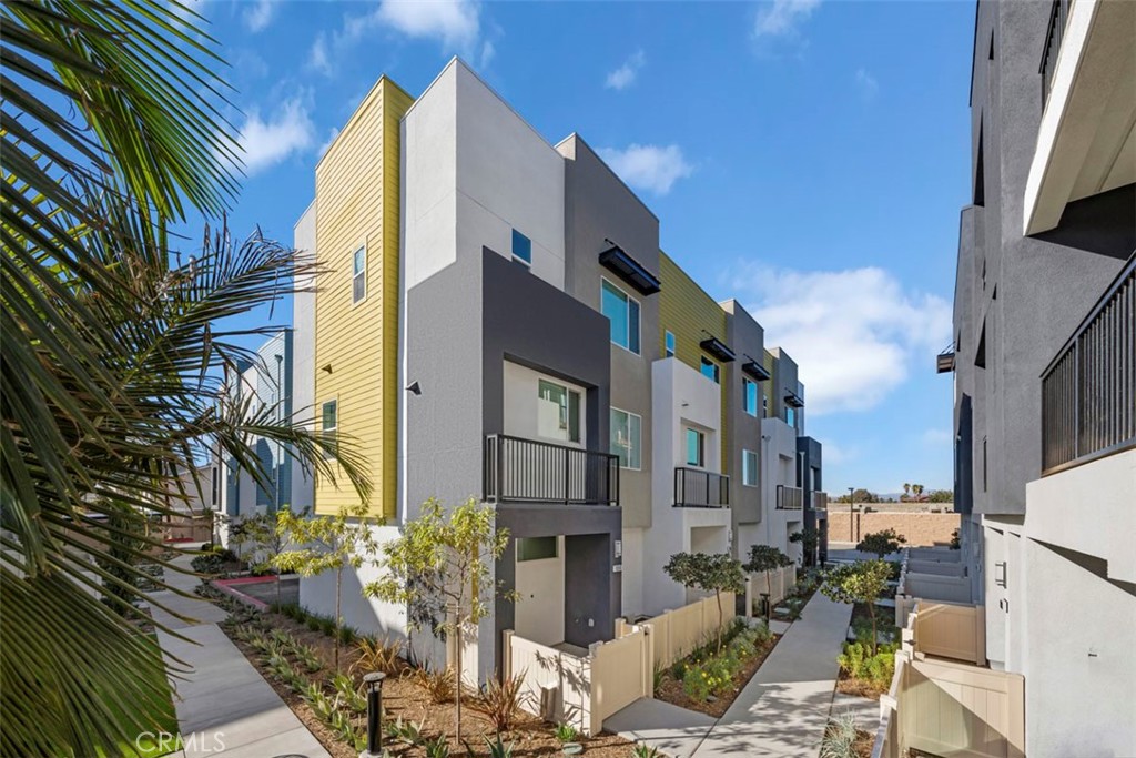 1095 N Harbor Boulevard, Anaheim CA 92801 - photo 1