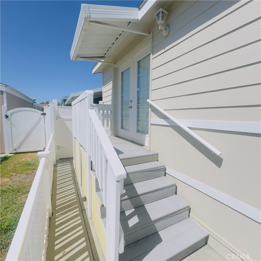 11 Pine Via, Anaheim CA 92801 - photo 2