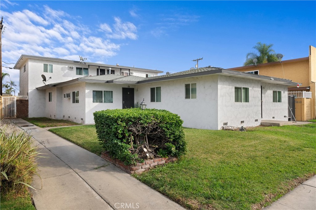 1110 N East, Anaheim CA 92805 - photo 1