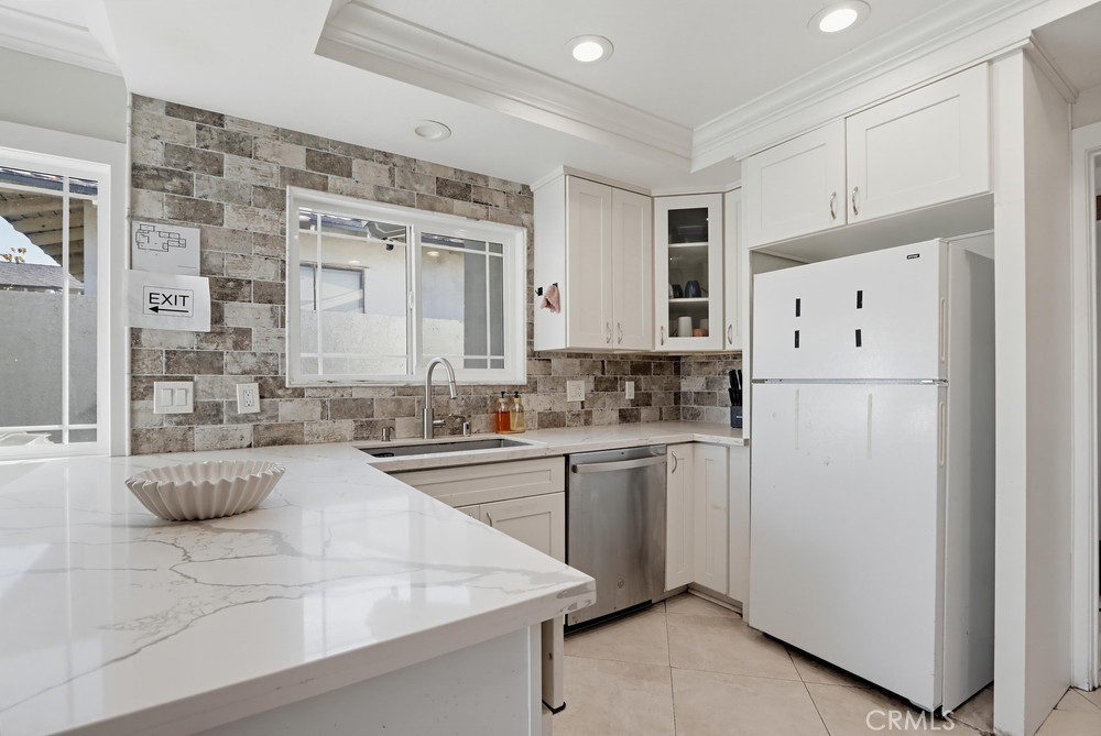 113 W Wilken Way, Anaheim CA 92802 - photo 9